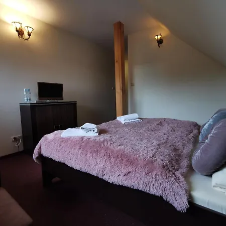 Pod Borem 4* كيبنو